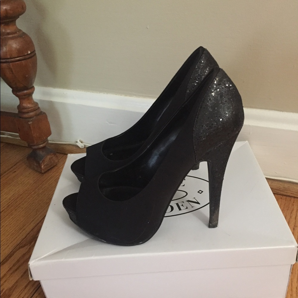 SM pep toe formal stiletto heels w/ glitter detail
